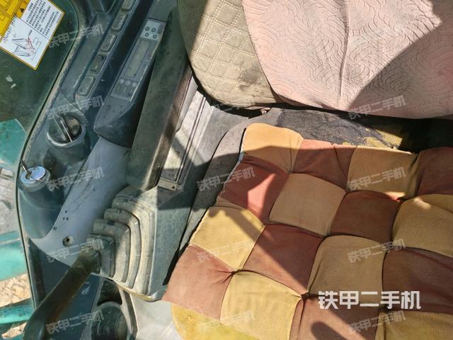 座椅右側(cè)控制臺/鑰匙門/油門/含右手柄（駕駛室部分）