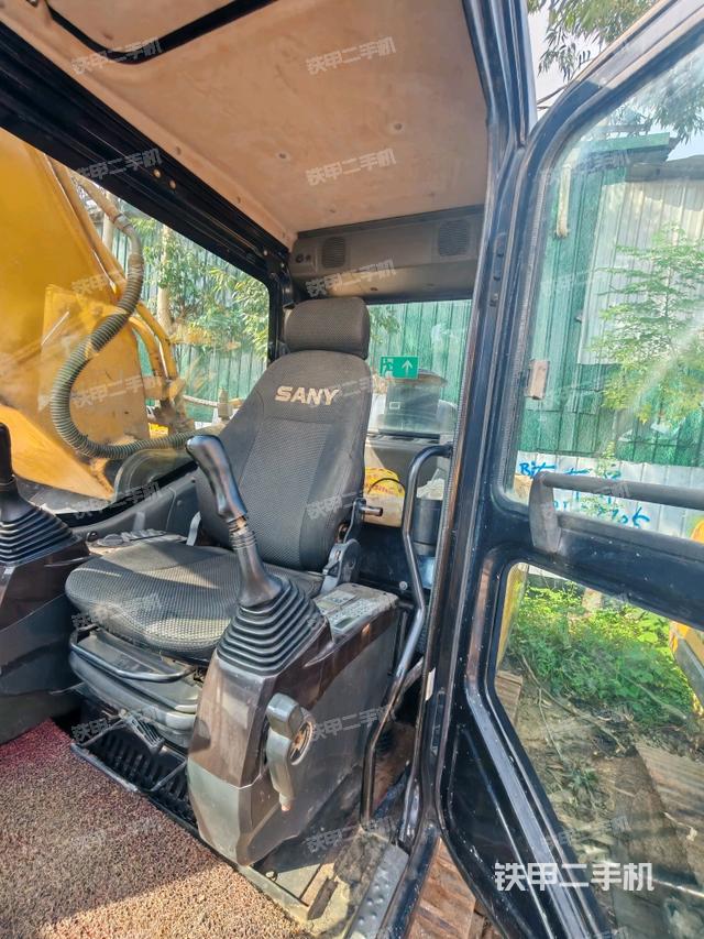 驾驶室整体（整机外观）