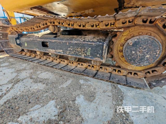 單側(cè)履帶整體(整機(jī)外觀) 單側(cè)履帶整體(整機(jī)外觀)