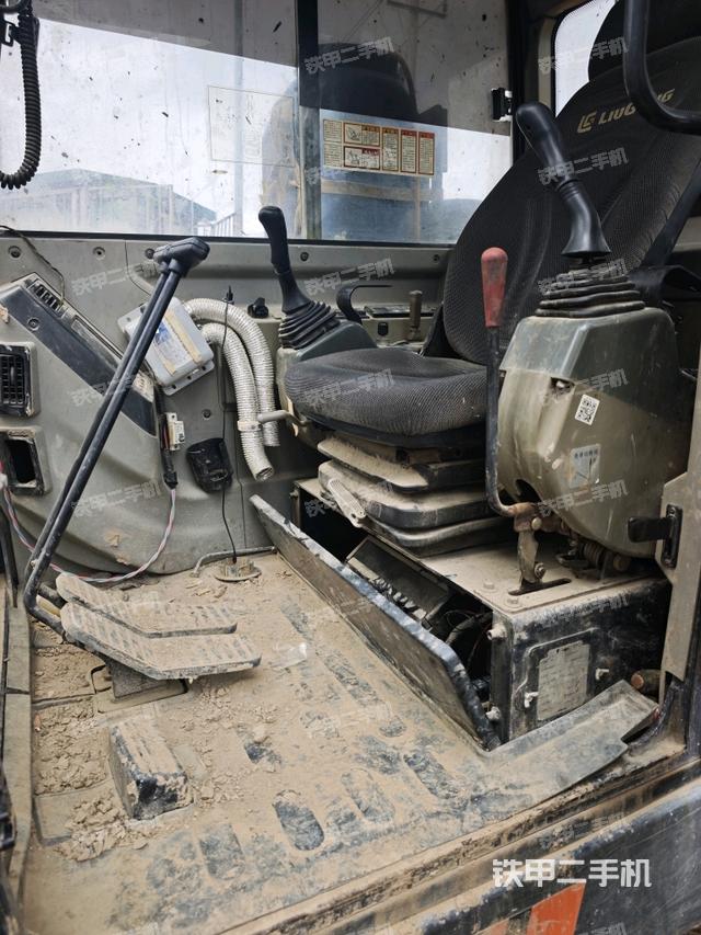 驾驶室整体（整机外观）