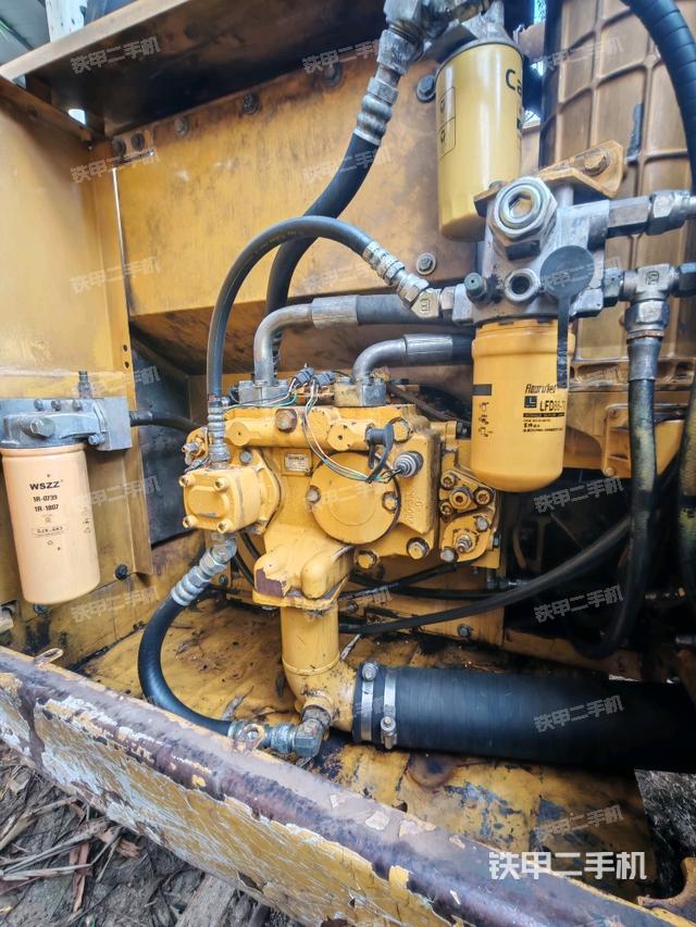 液壓泵艙室正面整體（整機(jī)外觀）