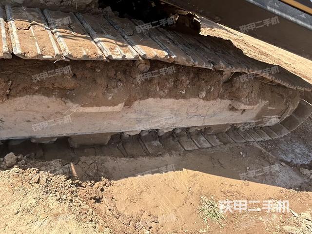 左驅(qū)動輪（行走機構(gòu)）