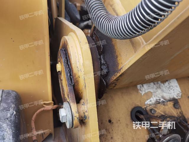 大臂油缸整体 竖拍（工作和回转装置）