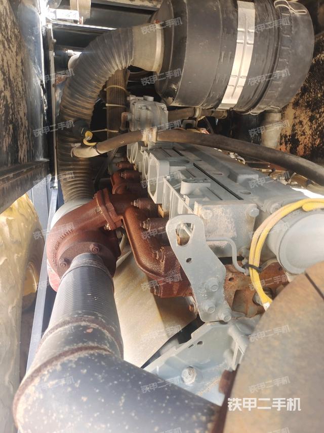 发动机舱全景（压路机发动机舱）
