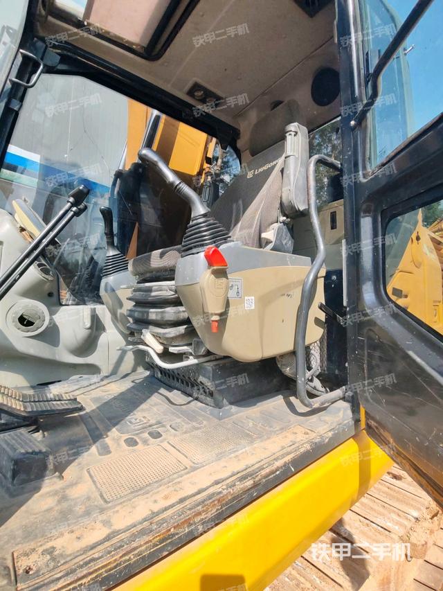 駕駛室整體（整機(jī)外觀）