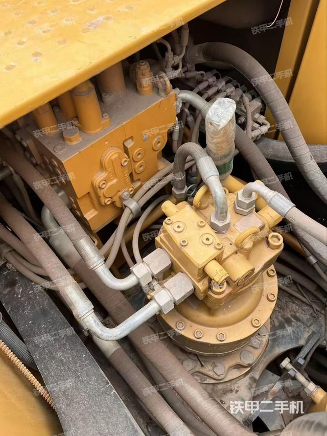 回轉(zhuǎn)馬達和主控閥（整機外觀）