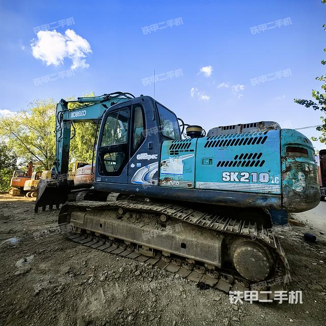 神钢SK210LC-8挖掘机