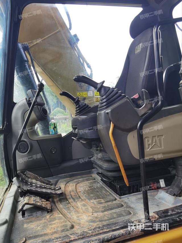 左后方玻璃角标（驾驶室部分）