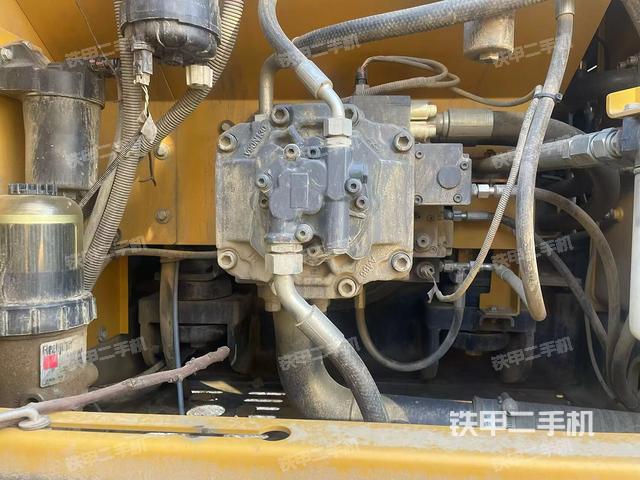 液壓泵艙室正面整體（整機(jī)外觀）