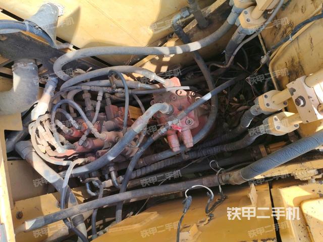 回转马达和主控阀（整机外观）