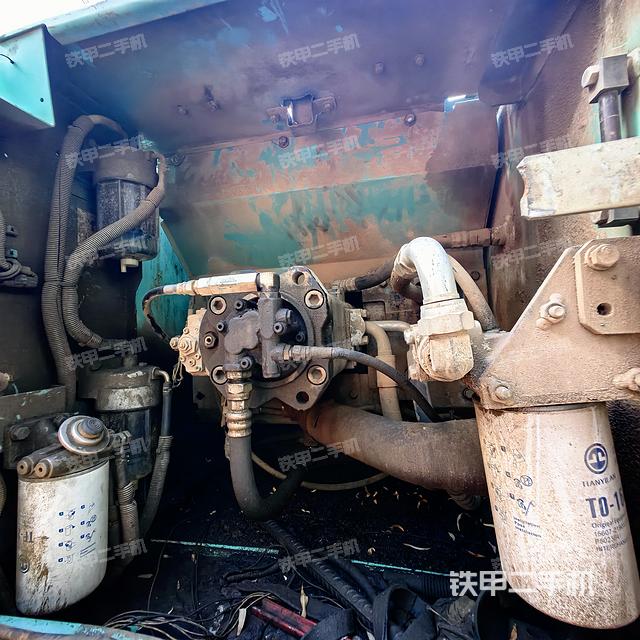 液壓泵艙室正面整體（整機(jī)外觀）