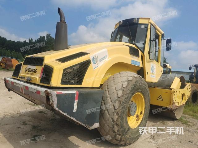 右后45°（压路机整机外观）