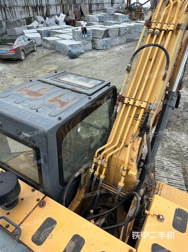 大臂油缸整體?豎拍(工作和回轉裝置) 大臂油缸整體?豎拍(工作和回轉裝置)