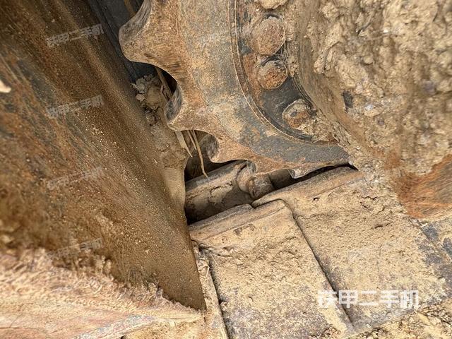 左驅(qū)動輪（行走機構(gòu)）