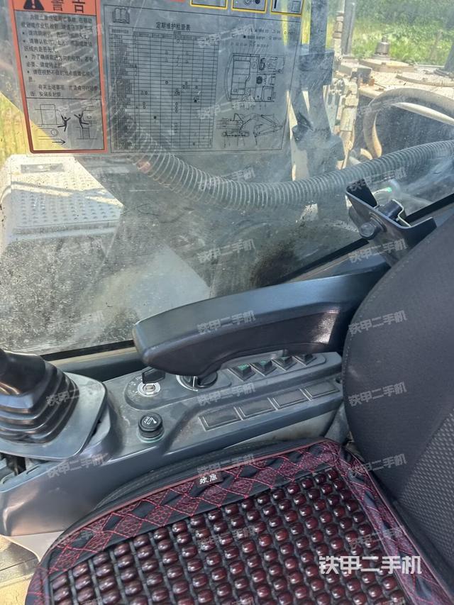 后窗玻璃角标（驾驶室部分）