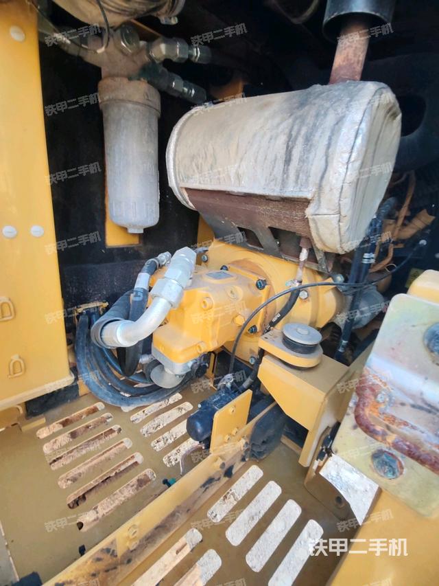 液壓泵艙室正面整體（整機(jī)外觀）