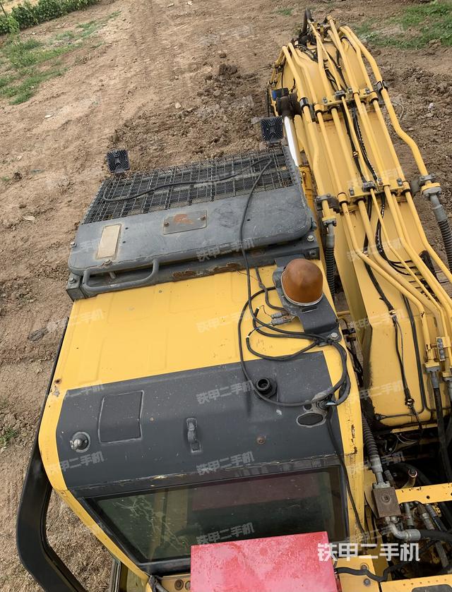 駕駛室頂部(整機外觀) 駕駛室頂部(整機外觀)