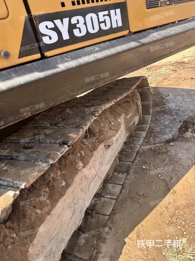 右驅(qū)動輪（行走機構(gòu)）