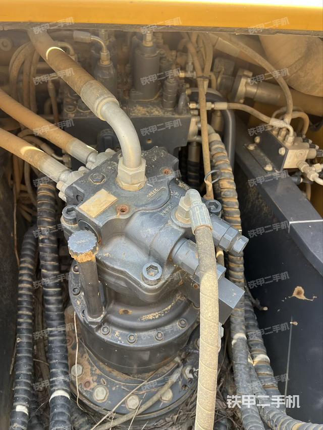 回转马达和主控阀（整机外观）