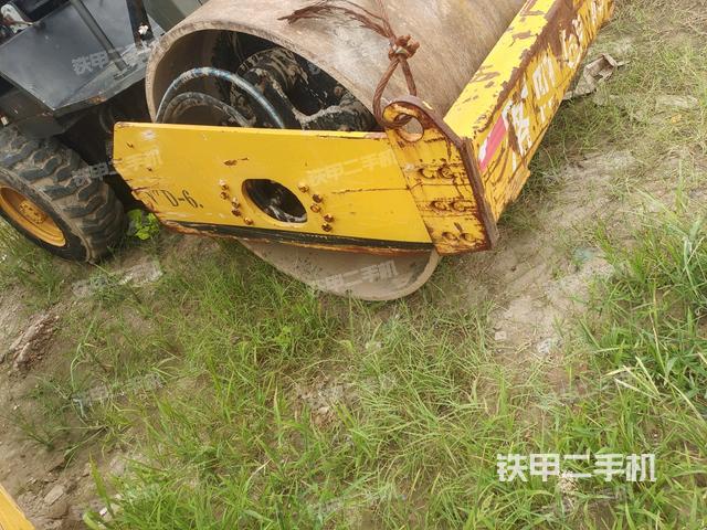 前车架正左侧（压路机前后车架）