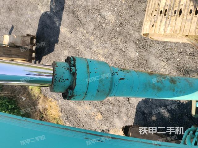 大臂油缸整体 竖拍（工作和回转装置）