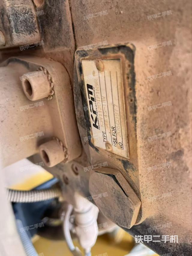 駕駛室頂部（整機外觀）