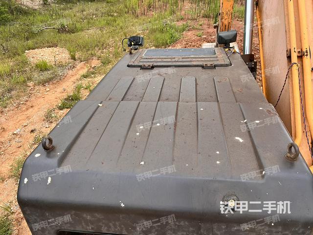 駕駛室頂部(整機外觀) 駕駛室頂部(整機外觀)