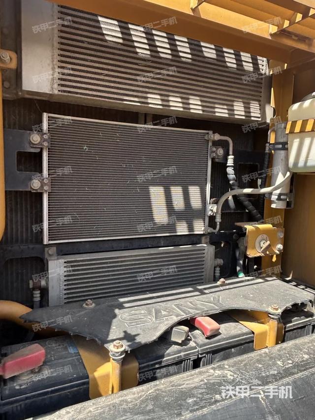 散熱器正面（大件艙室）