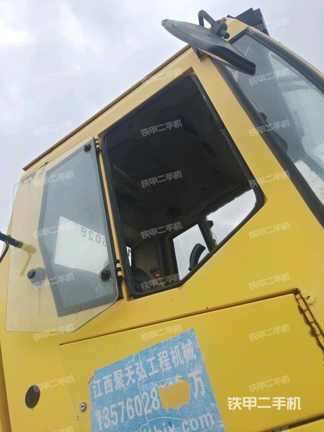 右侧正面照（压路机驾驶室）