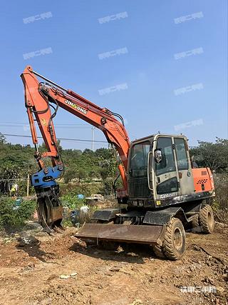 晋工JGM9075L-8挖掘机实拍图片