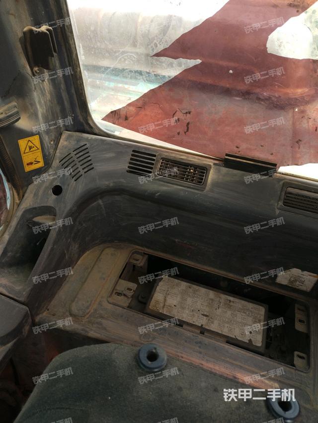 后窗玻璃角标（驾驶室部分）