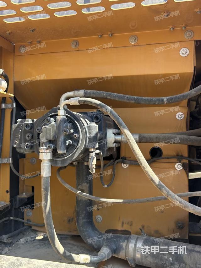 液壓泵斜45?左（大件艙室）