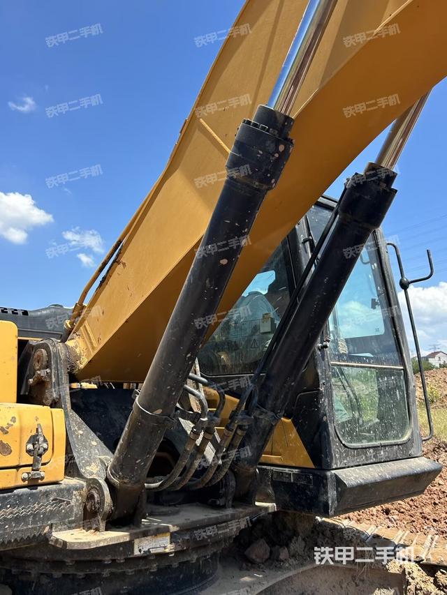 大臂油缸整體?豎拍（工作和回轉(zhuǎn)裝置）