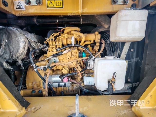 發(fā)動(dòng)機(jī)整體俯視(整機(jī)外觀) 發(fā)動(dòng)機(jī)整體俯視(整機(jī)外觀)