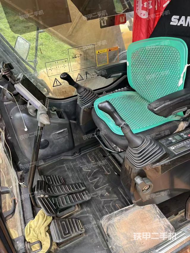 駕駛室整體（整機外觀）