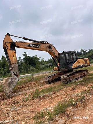 三一重工SY215C-9挖掘机实拍图片