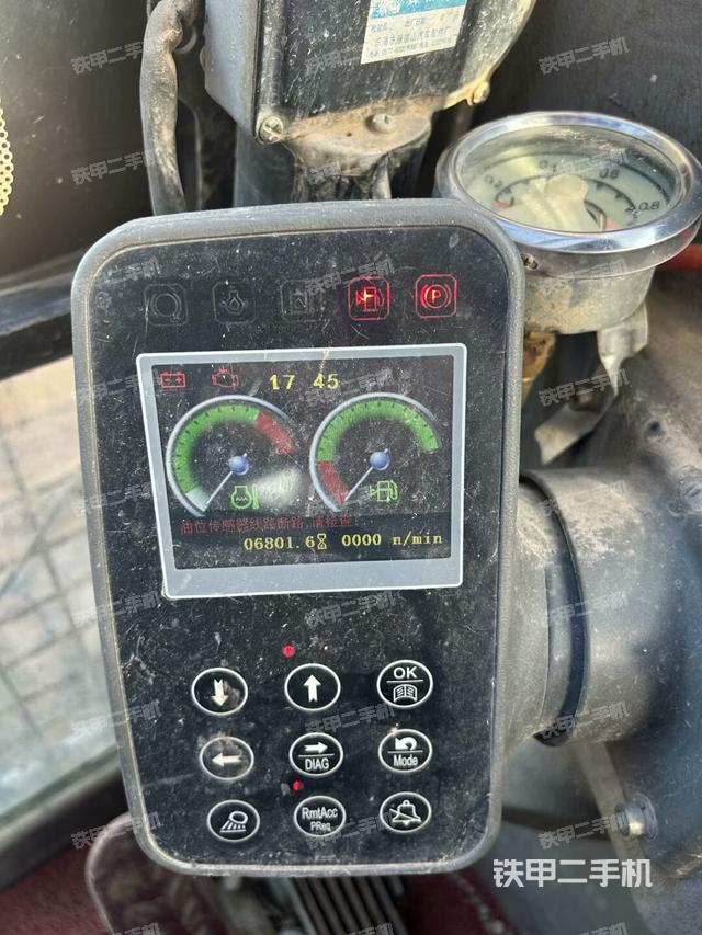 駕駛室整體(整機(jī)外觀) 駕駛室整體(整機(jī)外觀)