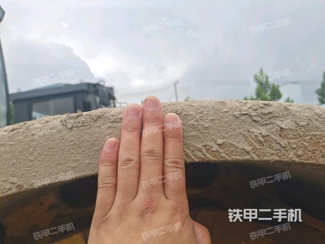 后轮右侧全景（压路机前后车架）