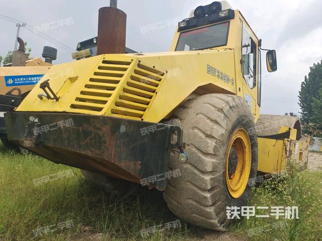 右后45°（压路机整机外观）