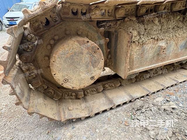 右驅(qū)動輪（行走機構(gòu)）