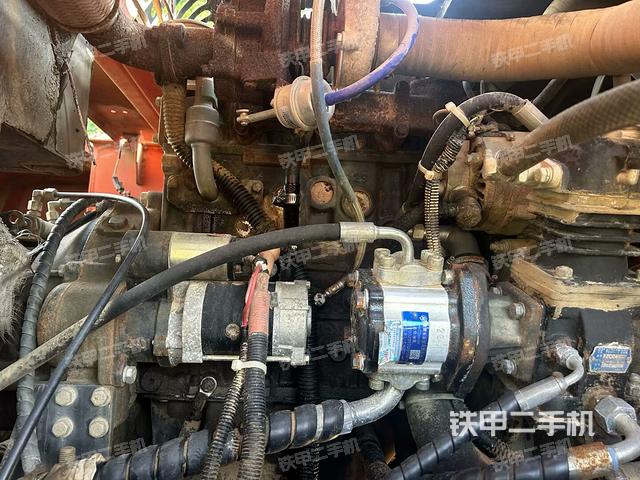 液壓泵艙室正面整體(整機(jī)外觀) 液壓泵艙室正面整體(整機(jī)外觀)