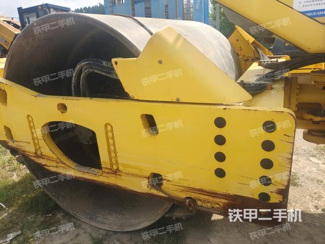 正后侧（压路机前后车架）