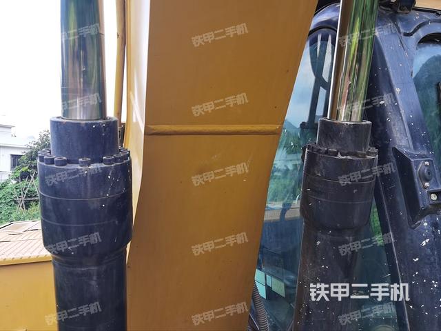 大臂背部俯视（工作和回转装置）