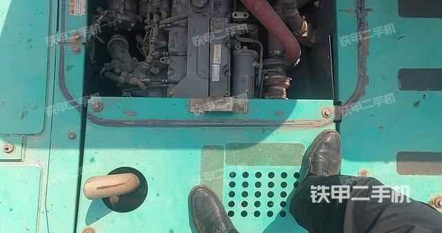 液壓泵艙室正面整體（整機(jī)外觀）