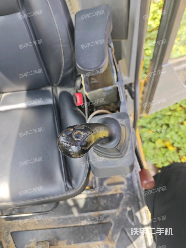 座椅左側(cè)控制臺/音響/含左手柄（駕駛室部分）