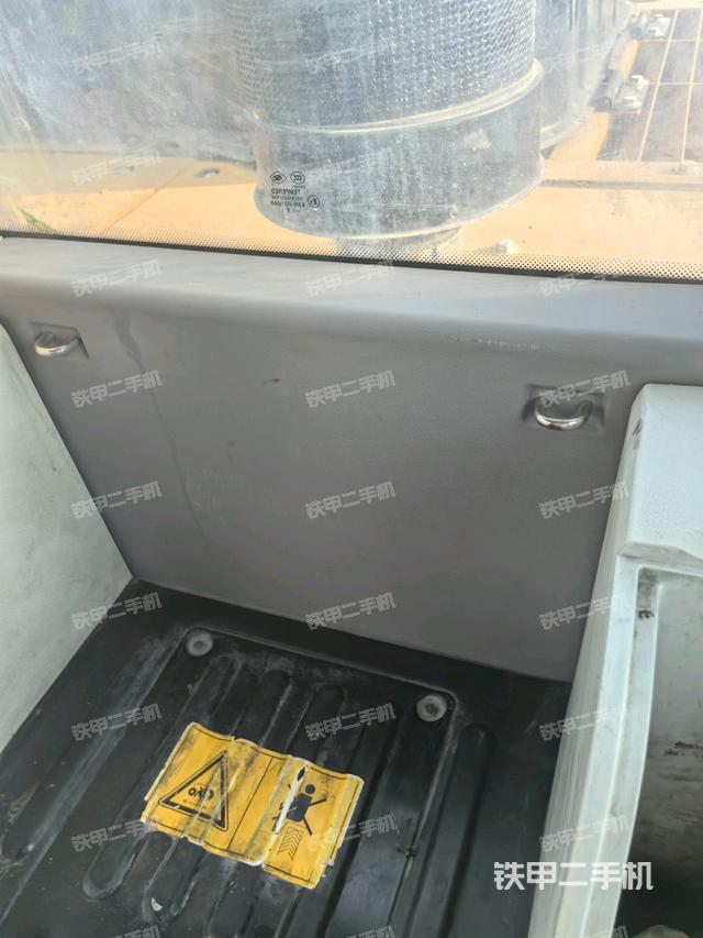 后窗玻璃角标（驾驶室部分）