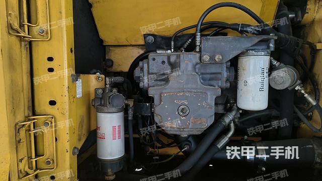 液壓泵艙室正面整體(整機(jī)外觀) 液壓泵艙室正面整體(整機(jī)外觀)