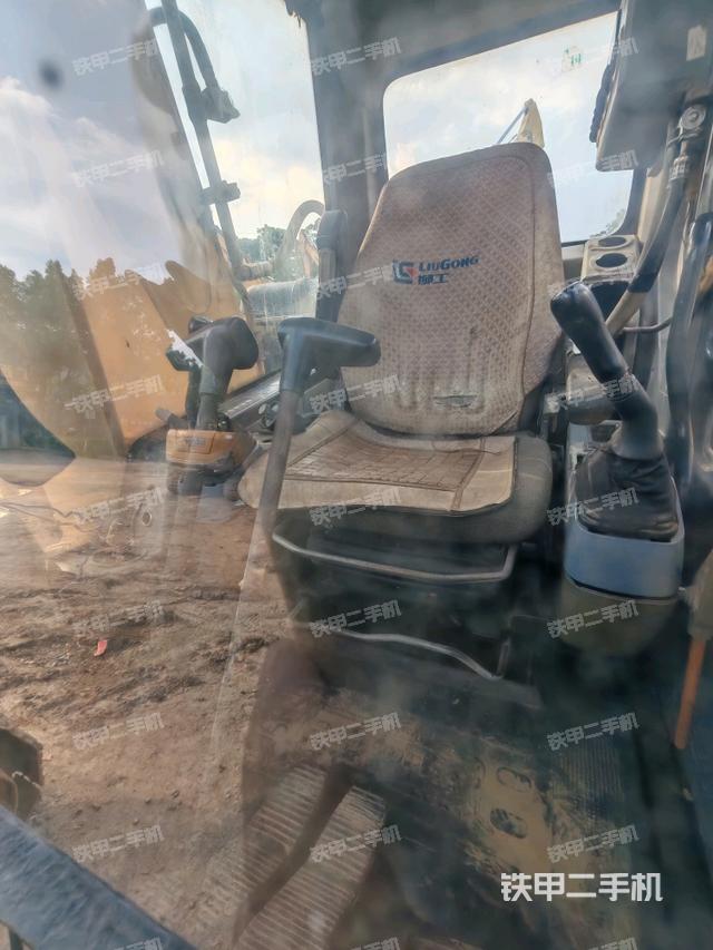 驾驶室整体（整机外观）