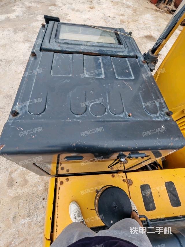 駕駛室頂部（整機外觀）