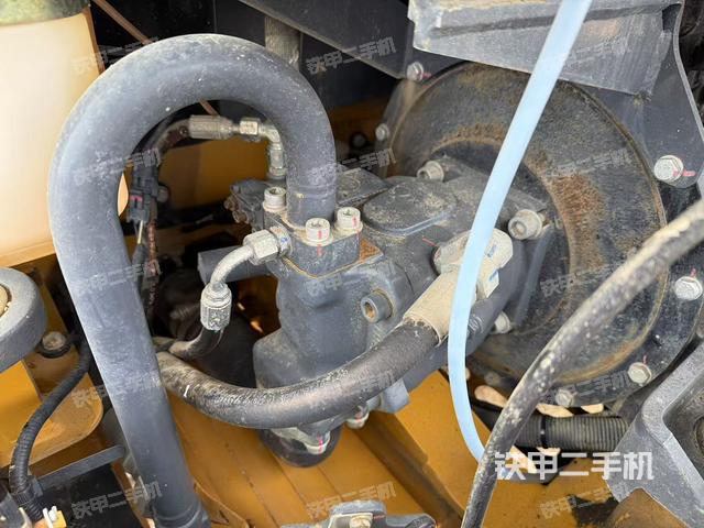 液壓泵艙室正面整體(整機(jī)外觀) 液壓泵艙室正面整體(整機(jī)外觀)